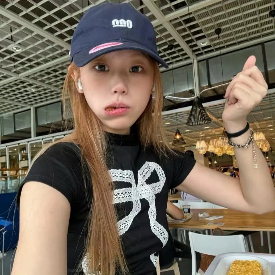 月亮中的亚马逊女人